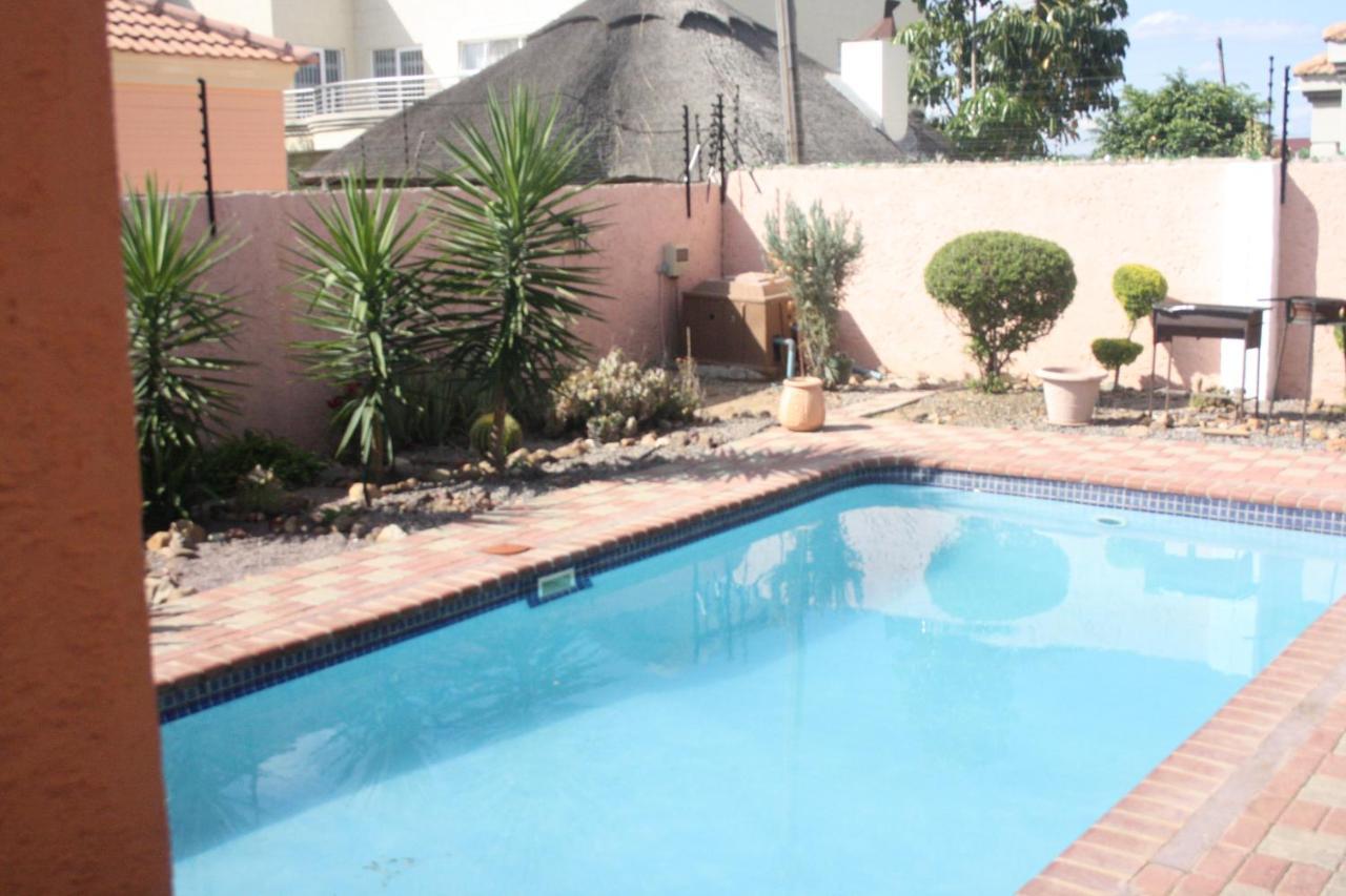 Golden Door Villa Gaborone Buitenkant foto